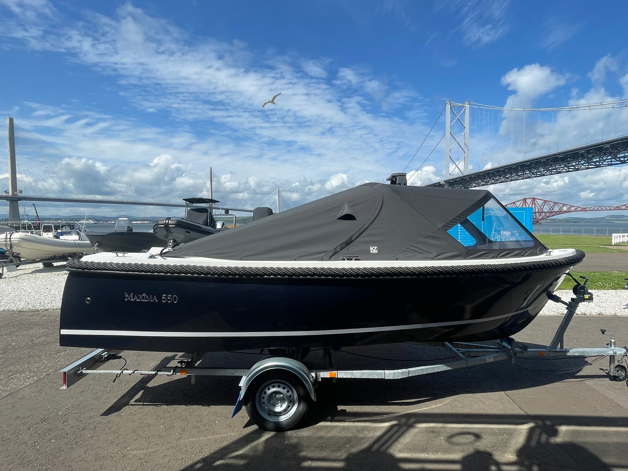 2025 Maxima 550 Package