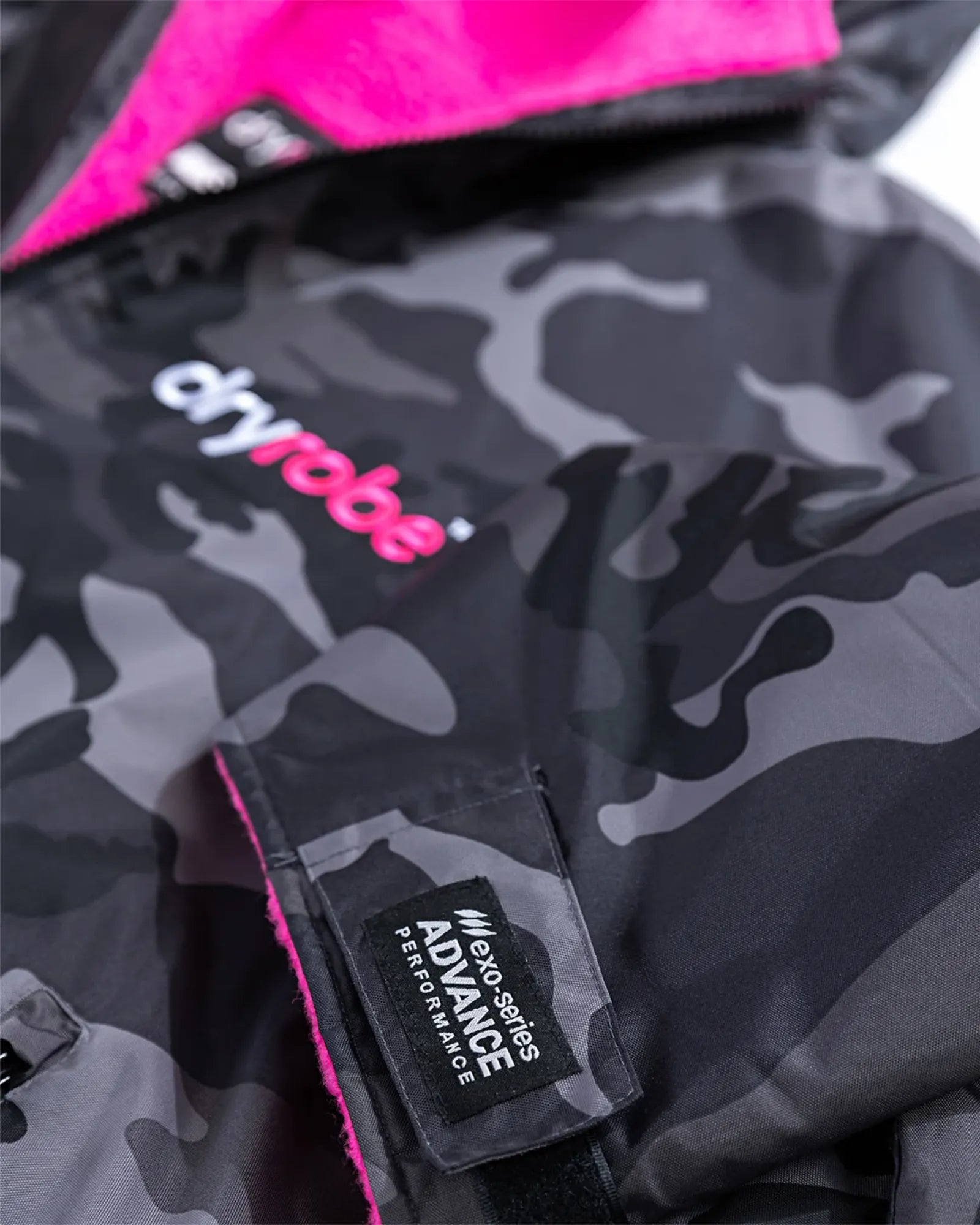 dryrobe Advance Long Sleeve - Black Camo/Pink